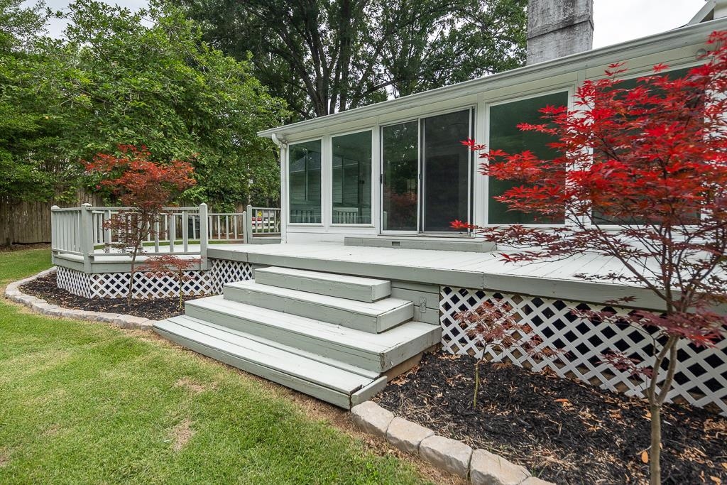 670 Peterson Lake Road Collierville, TN 38017 - Photo 25 of 37 Expansive rear deck featuring multiple steps, white lattice skirting, and a railing system