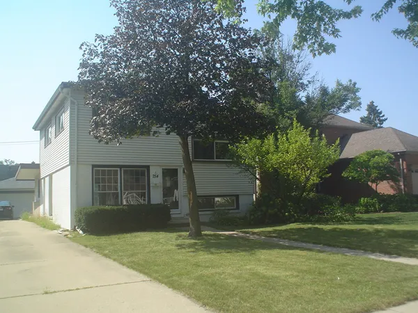 $3,600 | 754 Saylor Avenue, Elmhurst, IL 60126