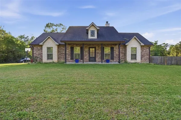 $340,000 | 19447 Highway 383, Iowa, LA 70647
