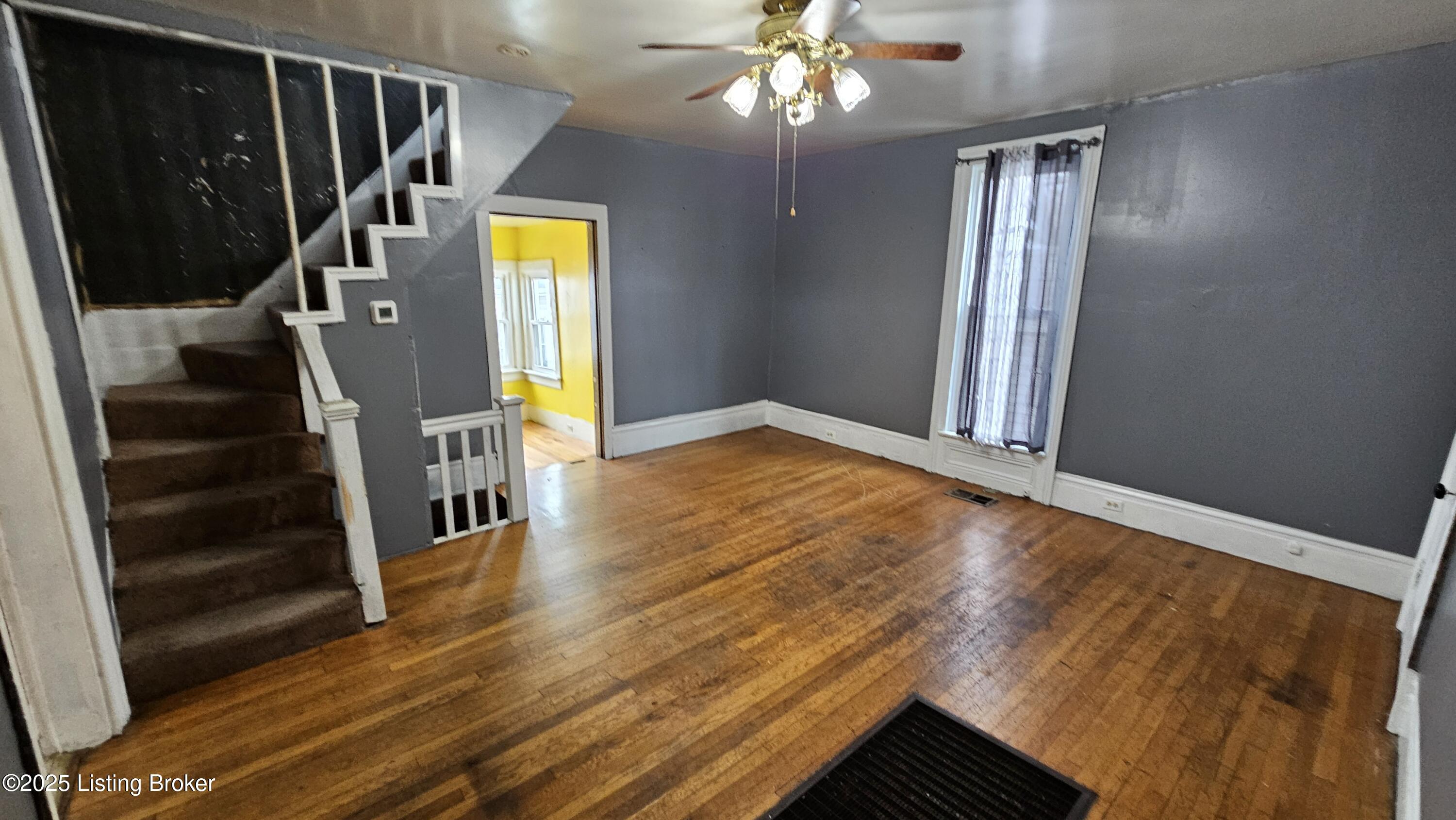 200 West High Street Springfield, KY 40069 - Photo 12 of 56 Living Room