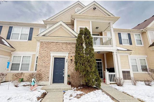 $220,000 | 2250 Aurora Drive, Unit 24, Pingree Grove, IL 60140