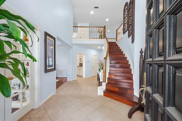 a view of entryway with livingroom and furniture