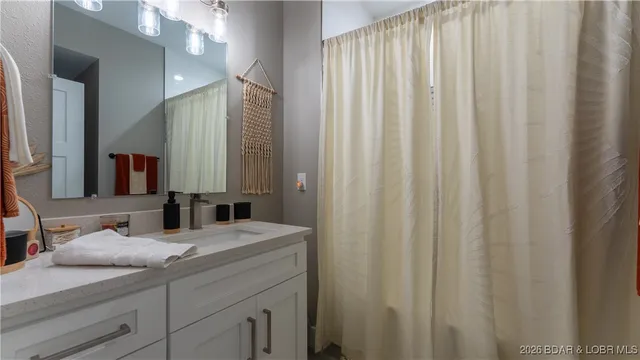 $585,000 | 190 Flynn Road, Lake Ozark, MO 65049