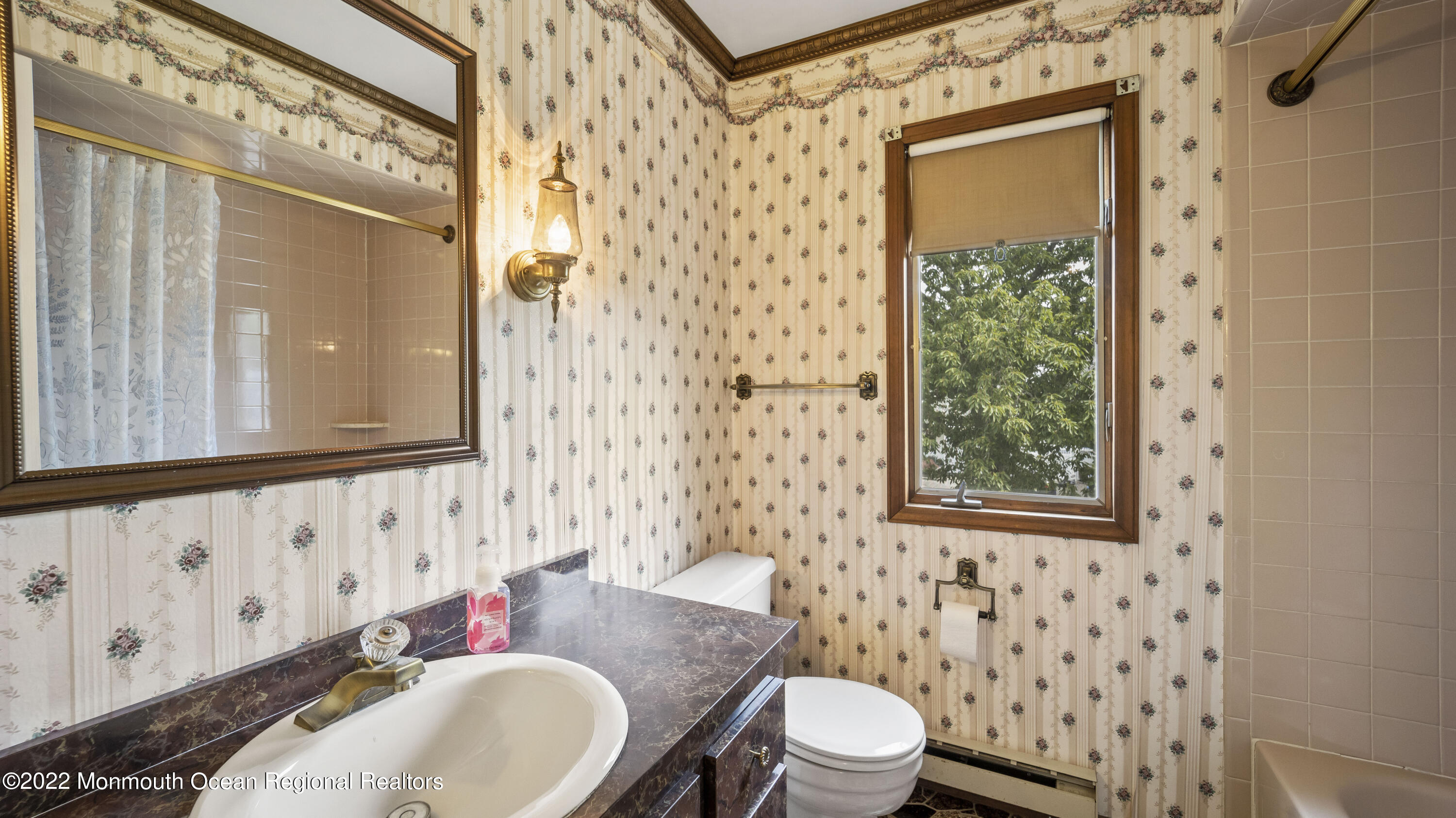 553 Nicholas Road Brick, NJ 08724 - Photo 20 of 36 19 Upstairs Hall Bath