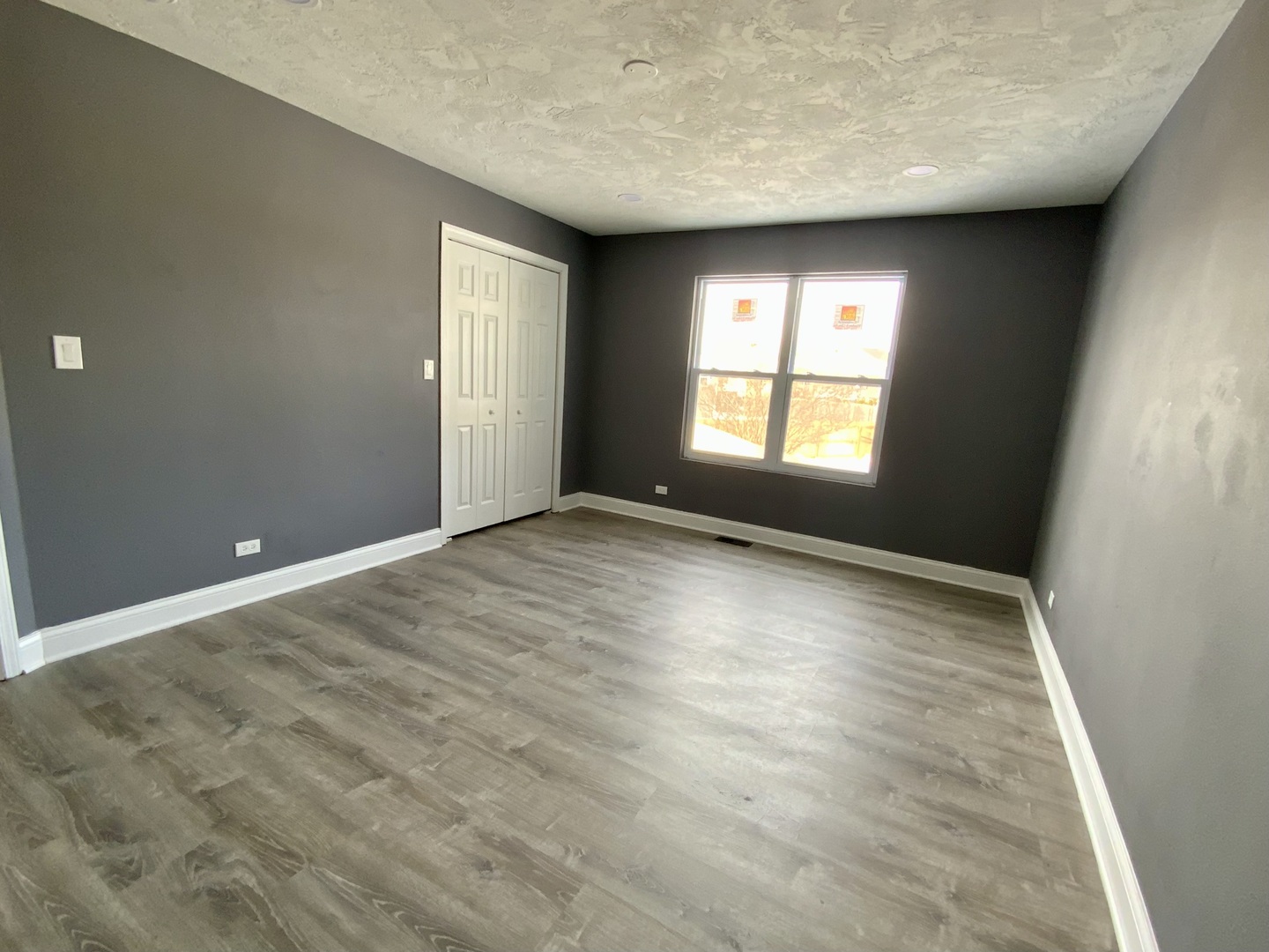 4014 Ridge Road Zion, IL 60099 - Photo 13 of 21 an empty room with a window