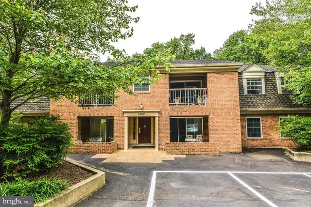 $2,400 | 5902 Cove Landing Road, Unit 203, Burke, VA 22015