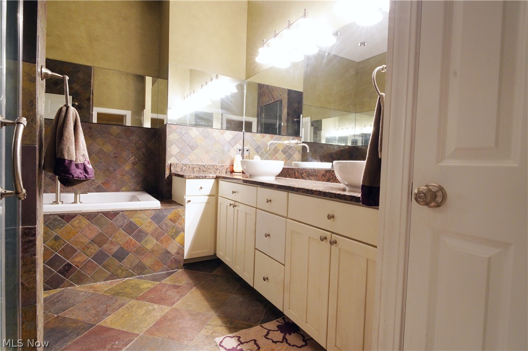 249 Granger Road, Unit 79 Medina, OH 44256 - Photo 14 of 32 Gallery Image 14