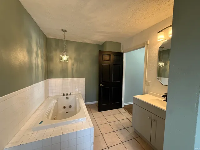 $235,000 | 200 North Mohee Drive, Hartford City, IN 47348