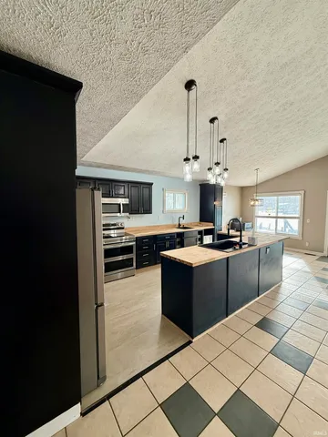 $235,000 | 200 North Mohee Drive, Hartford City, IN 47348