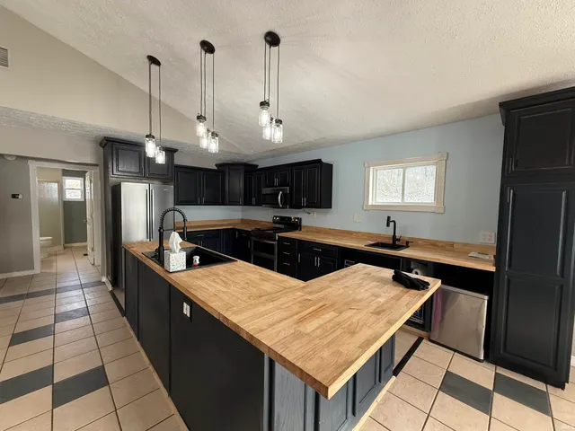 $235,000 | 200 North Mohee Drive, Hartford City, IN 47348