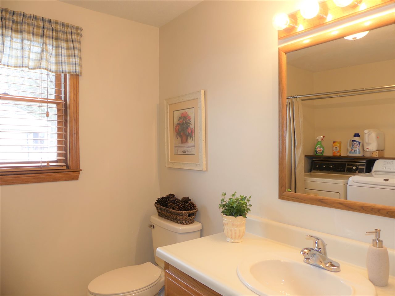 18 Lund Road Nashua, NH 03060 - Photo 7 of 30