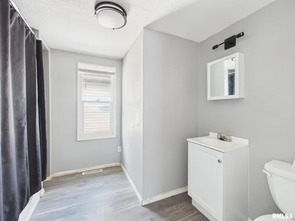 $59,900 | 409 North Madison Street, Lincoln, IL 62656