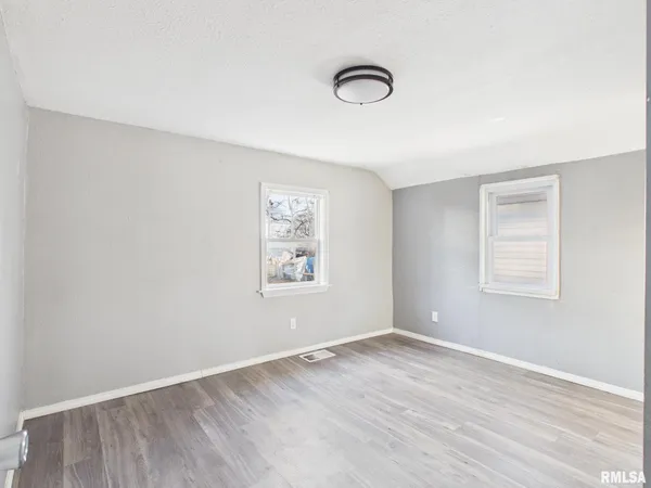 $59,900 | 409 North Madison Street, Lincoln, IL 62656