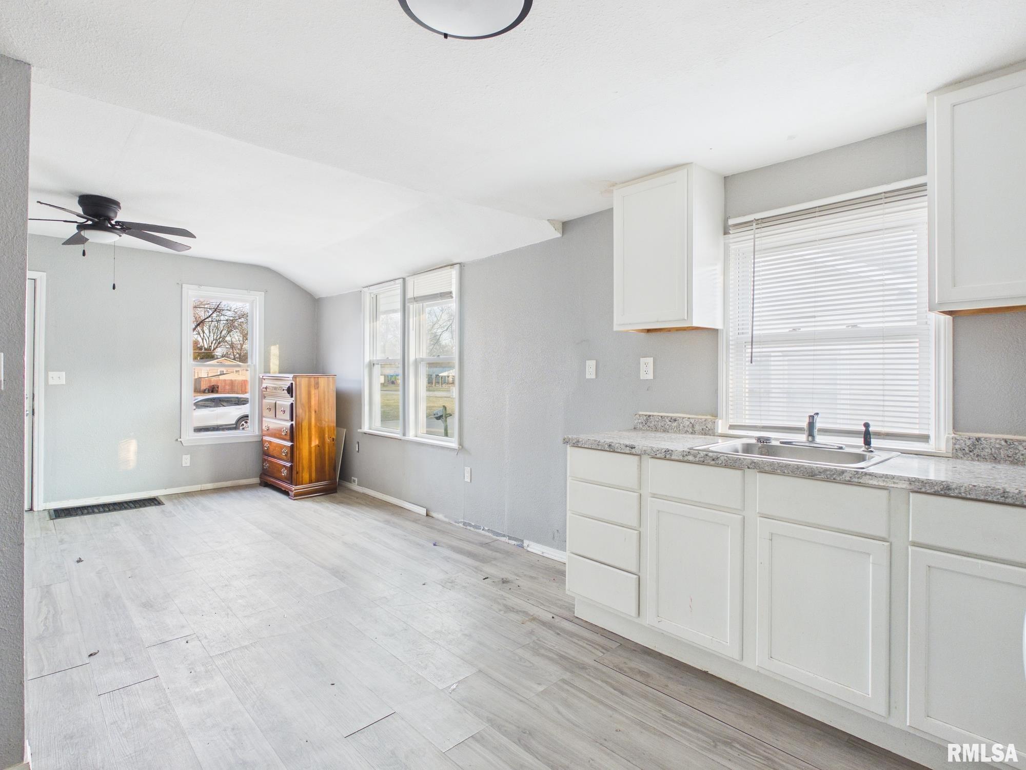 409 North Madison Street Lincoln, IL 62656 - Photo 10 of 15