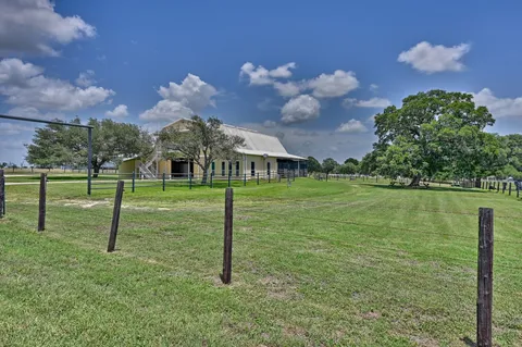 $1,250,000 | 3235 East 1-10 Frontage Road, Schulenburg, TX 78956
