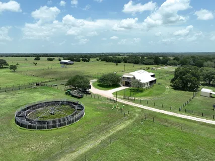 $1,250,000 | 3235 East 1-10 Frontage Road, Schulenburg, TX 78956