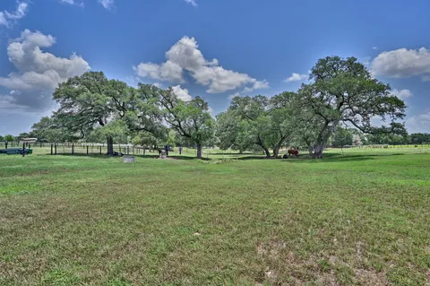 $1,250,000 | 3235 East 1-10 Frontage Road, Schulenburg, TX 78956