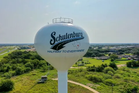 $1,250,000 | 3235 East 1-10 Frontage Road, Schulenburg, TX 78956