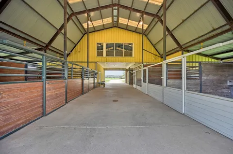 $1,250,000 | 3235 East 1-10 Frontage Road, Schulenburg, TX 78956