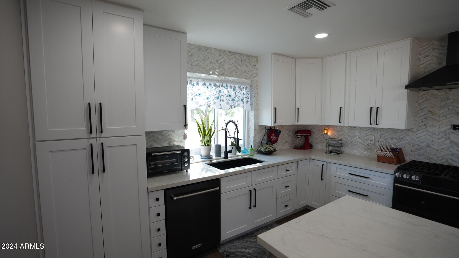 144 West Thunderbird Road Phoenix, AZ 85023 - Photo 8 of 61 DSC02921