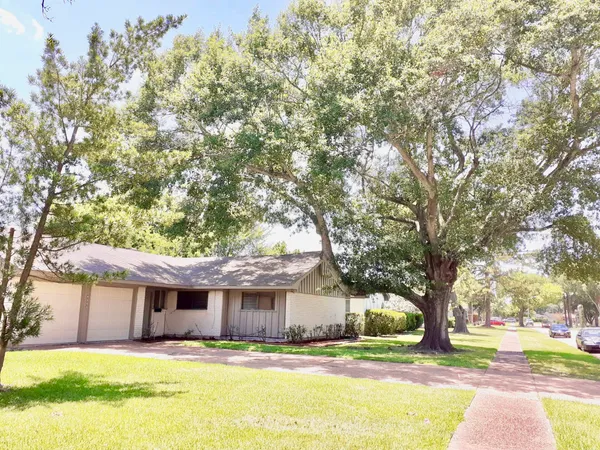 $1,950 | 8302 Coastway Lane, Houston, TX 77075