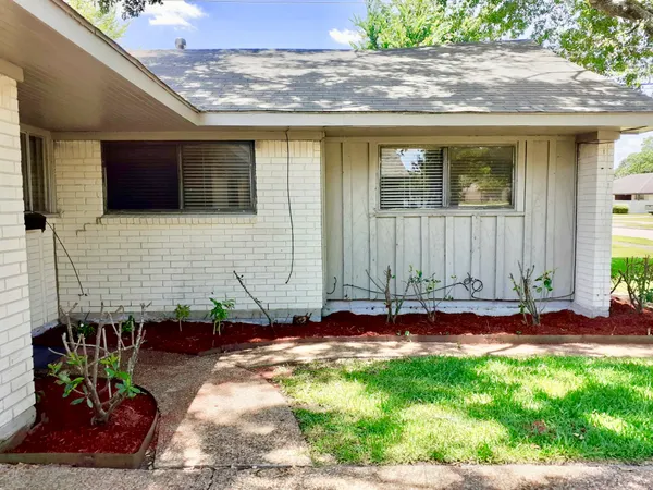 $1,950 | 8302 Coastway Lane, Houston, TX 77075