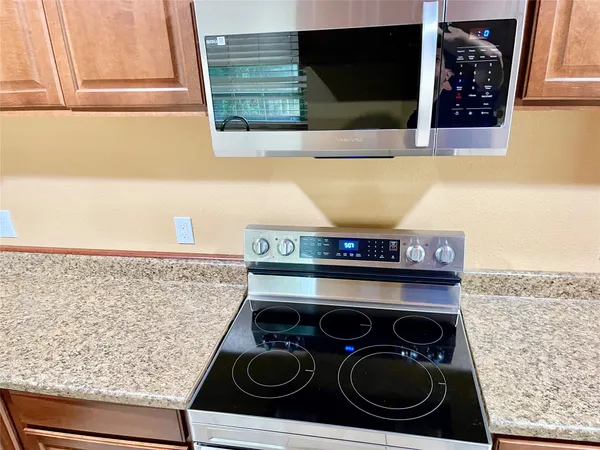 $1,950 | 8302 Coastway Lane, Houston, TX 77075