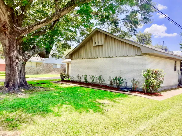 $1,950 | 8302 Coastway Lane, Houston, TX 77075