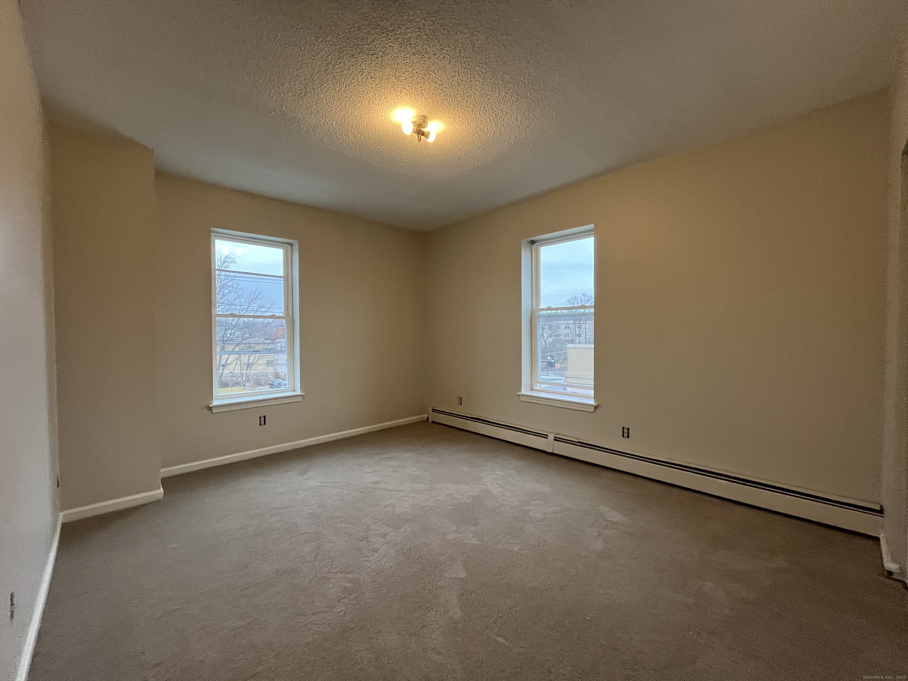 19 Divinity Street, Unit 3E Bristol, CT 06010 - Photo 12 of 16 an empty room with a window