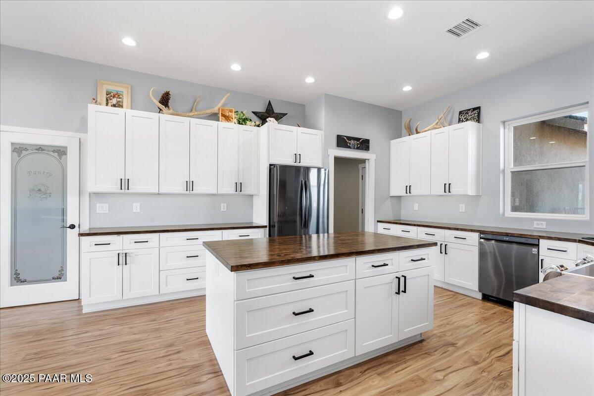 10660 East Colt Road Prescott Valley, AZ 86315 - Photo 14 of 80 Kitchen