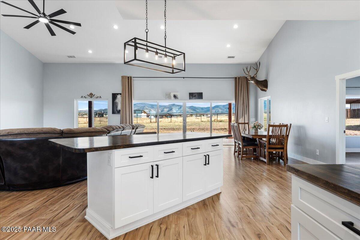 10660 East Colt Road Prescott Valley, AZ 86315 - Photo 18 of 80 /Bar/Craft