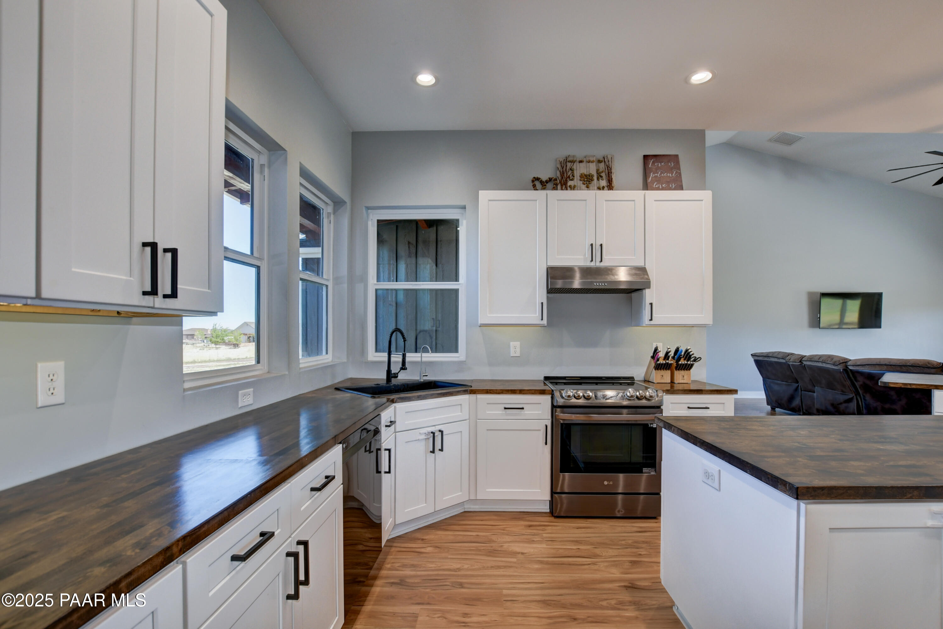 10660 East Colt Road Prescott Valley, AZ 86315 - Photo 23 of 80 Kitchen