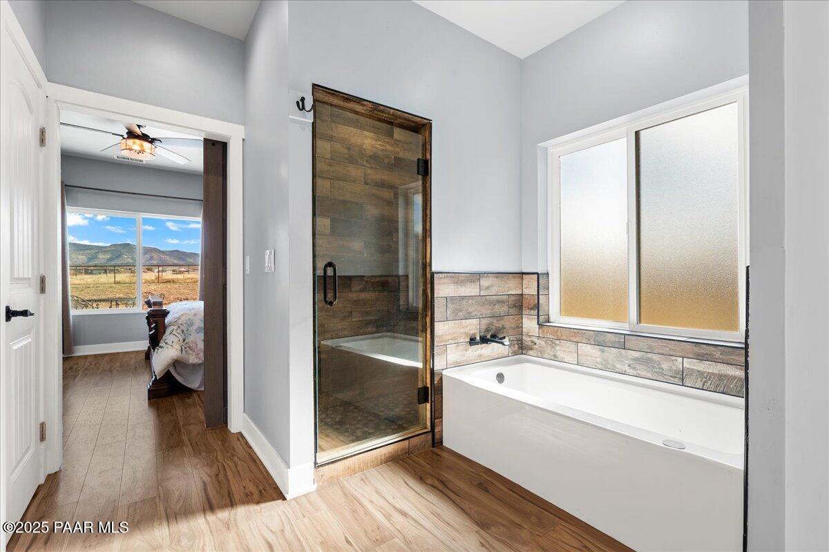 10660 East Colt Road Prescott Valley, AZ 86315 - Photo 45 of 80 Primary Tub & Shower