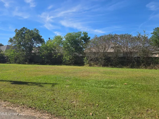 $5,000 | W River, Biloxi, MS 39532