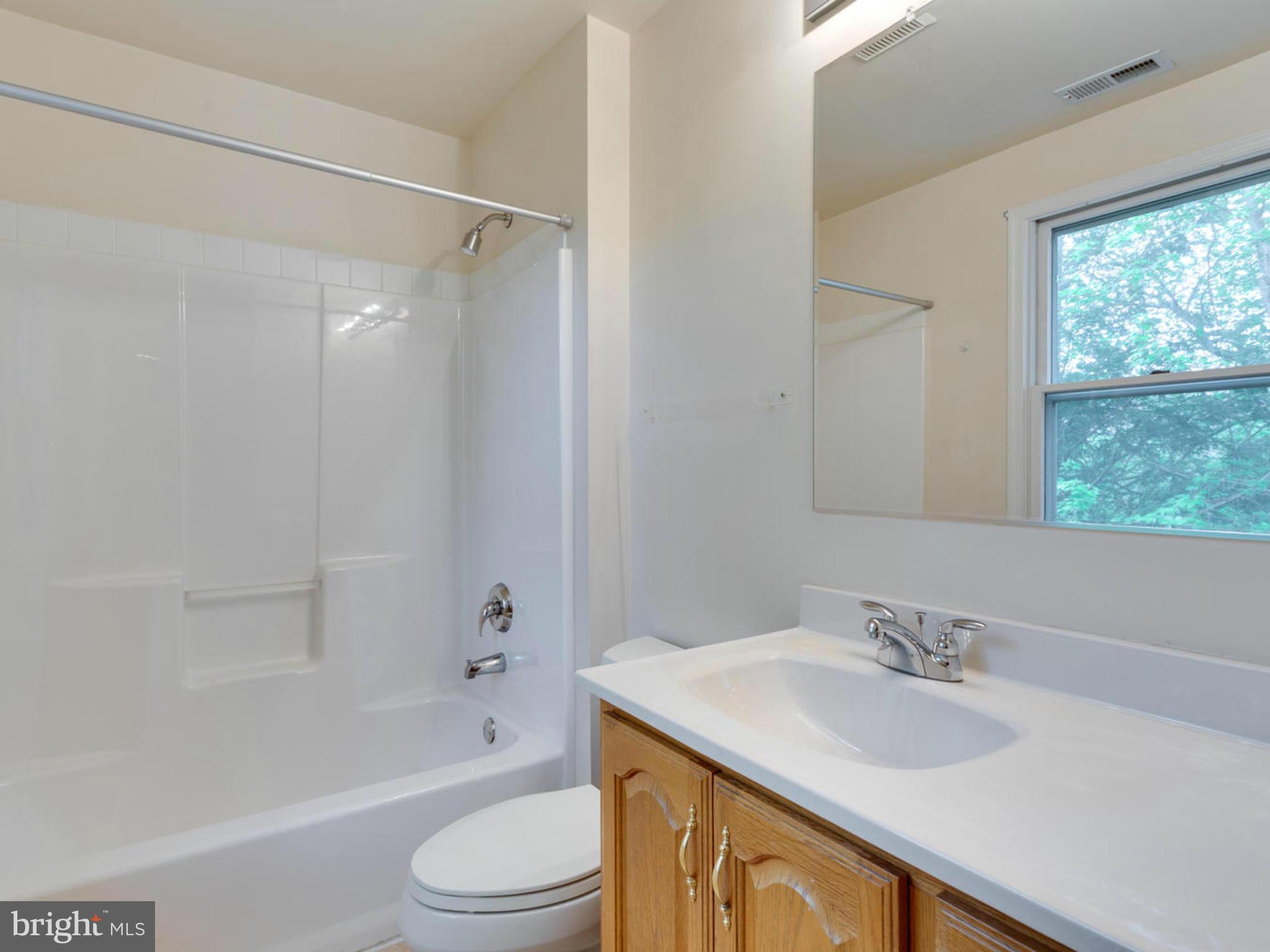 1216 Summit Road McLean, VA 22101 - Photo 11 of 27 Bath