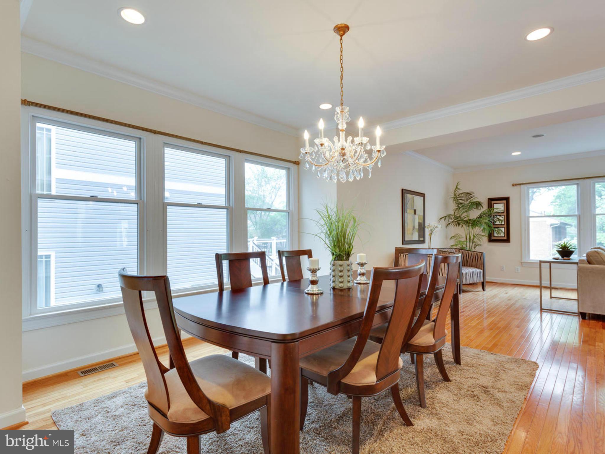 1216 Summit Road McLean, VA 22101 - Photo 3 of 27 Dining Room