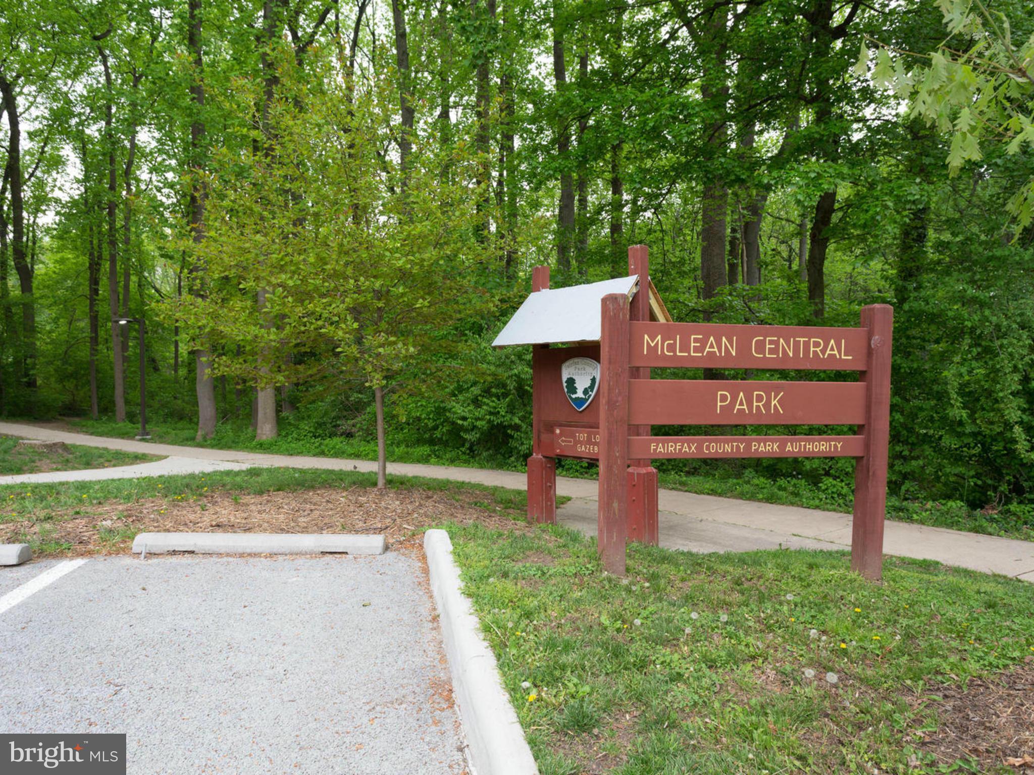 1216 Summit Road McLean, VA 22101 - Photo 23 of 27 Community