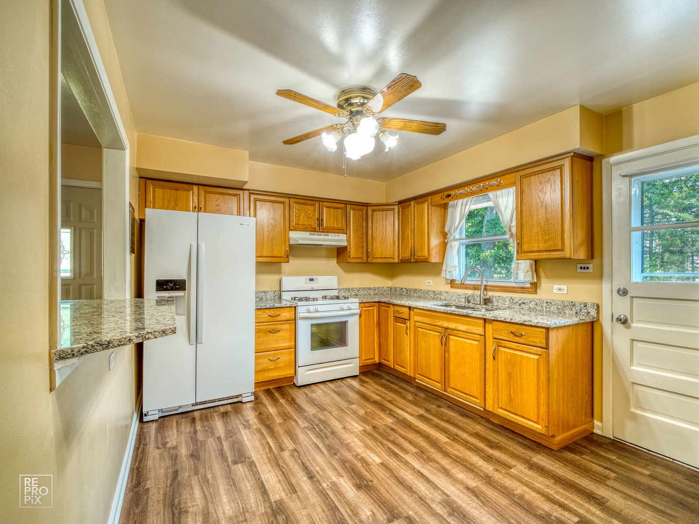 849 Red Oak Street Addison, IL 60101 - Photo 2 of 16