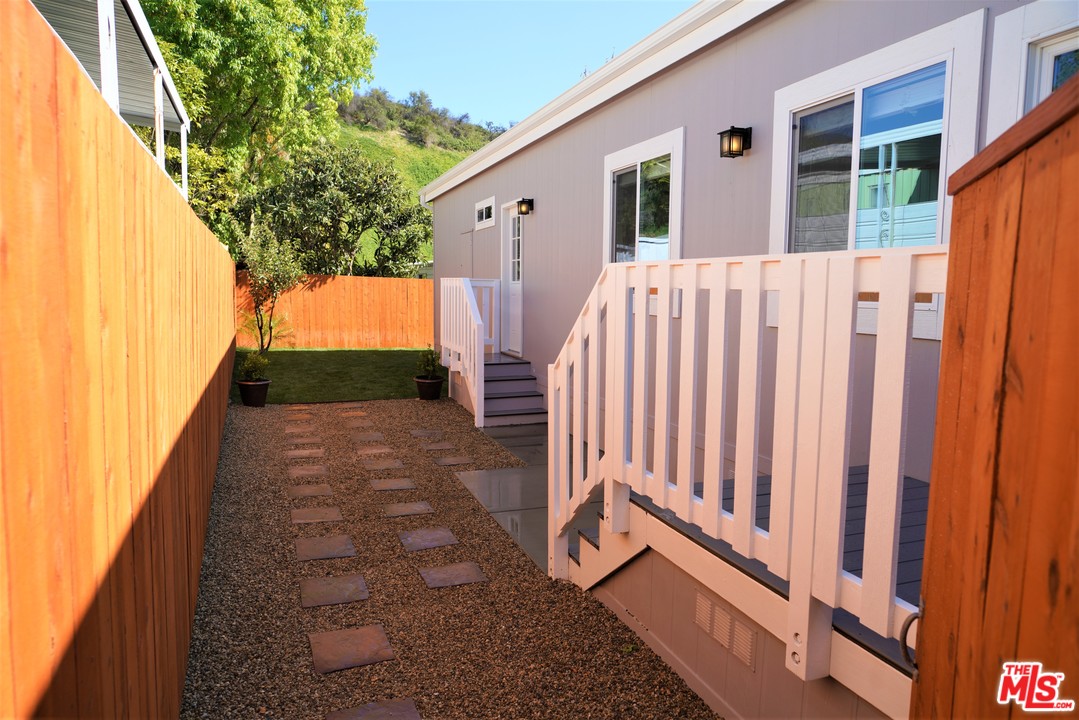 1188 Aztec Topanga, CA 90290 - Photo 16 of 42