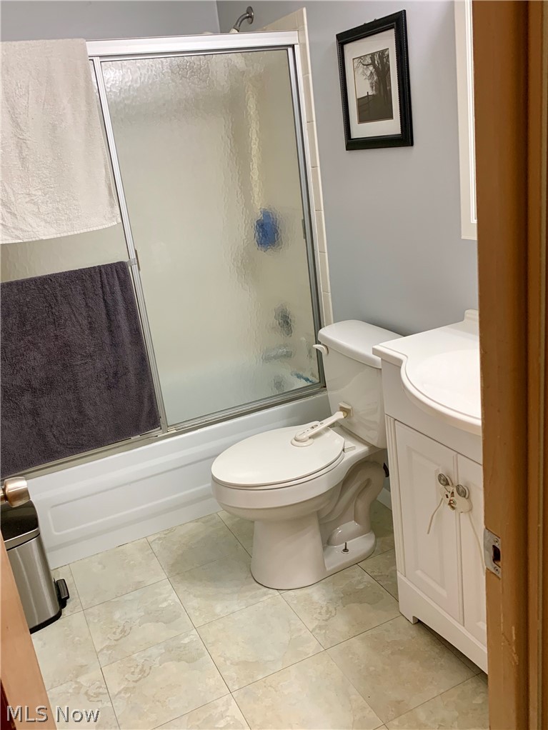8745 West Ridge Road, Unit D Elyria, OH 44035 - Photo 18 of 18 Upstairs full bathroom