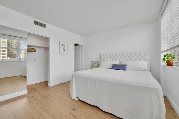 $3,400 | 801 Brickell Bay Drive, Unit 1262, Miami, FL 33131