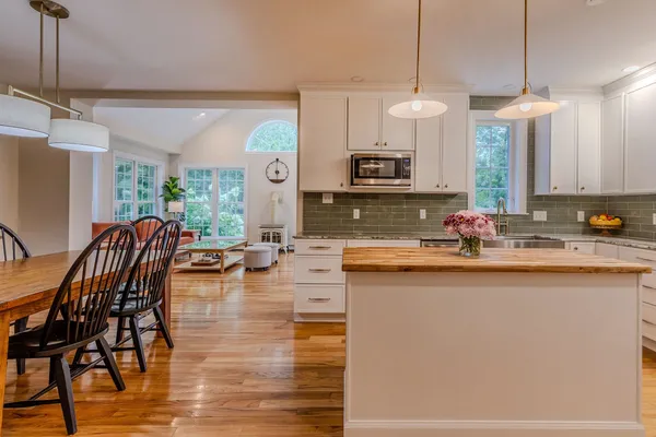$899,900 | 145 White Farm Lane, Shaftsbury, VT 05262