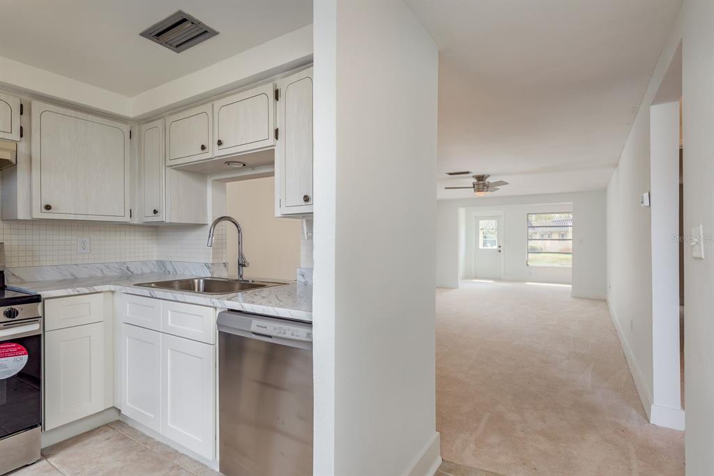 4347 Rustic Drive, Unit 4347 New Port Richey, FL 34652 - Photo 5 of 32