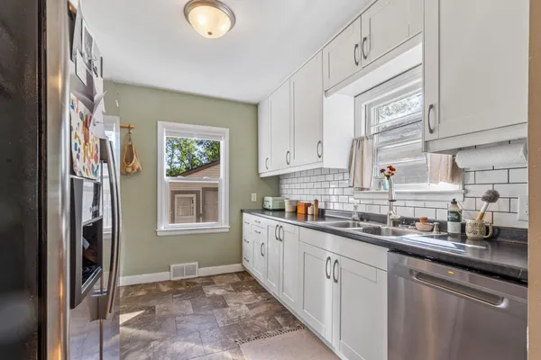 $279,900 | 1522 10th Avenue South, Fargo, ND 58103