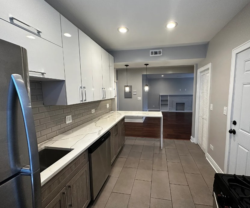 4203 North Pulaski Road Chicago, IL 60641 - Photo 2 of 11