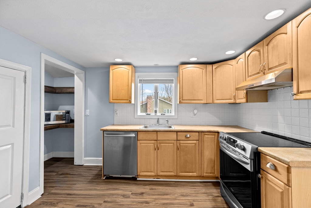 11 Marr Road Saugus, MA 01906 - Photo 5 of 41 Gallery Image 5