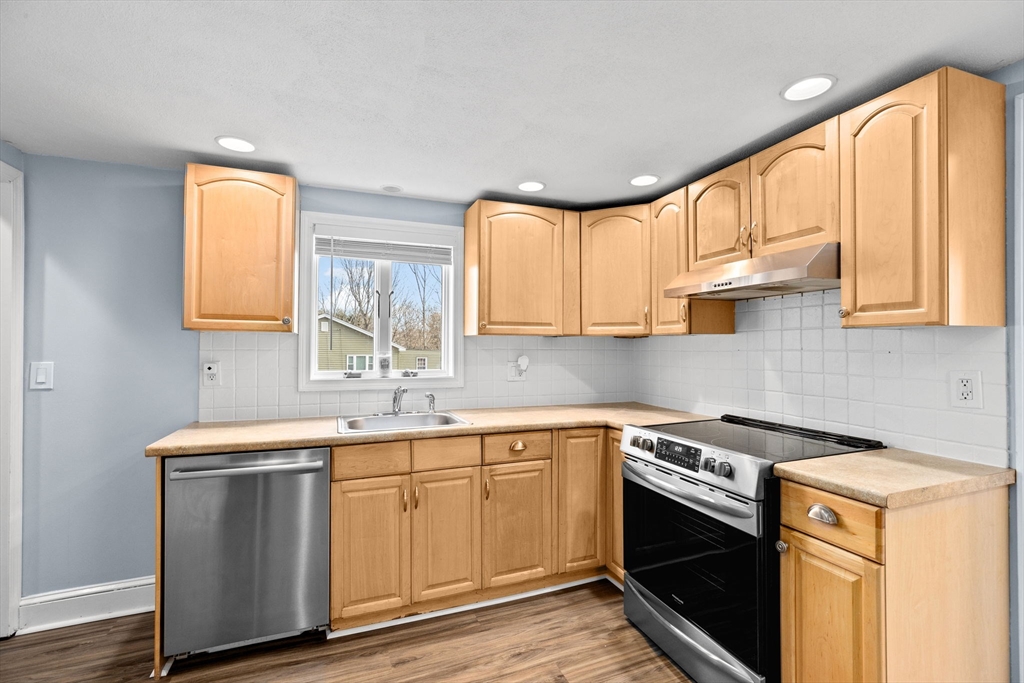 11 Marr Road Saugus, MA 01906 - Photo 7 of 41 Gallery Image 7
