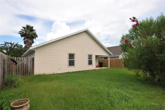 a view of a house with backyard and garden