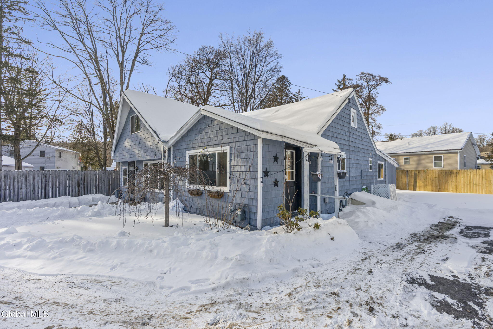 4 Valleyview Avenue Rotterdam, NY 12306 - Photo 2 of 32 2-web-or-mls-4-valleyview-ave