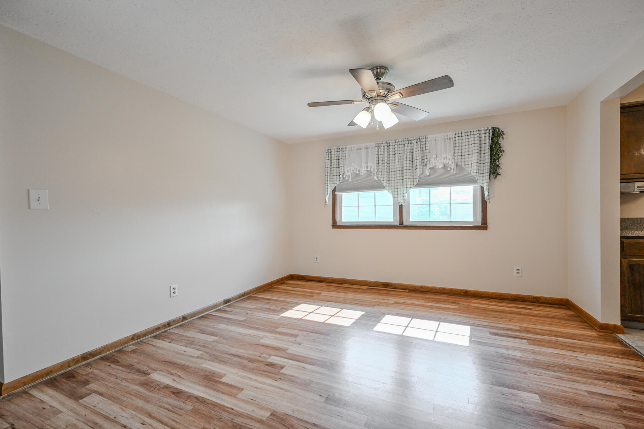5326 West Ridgewood Road Springfield, OH 45503 - Photo 8 of 37 20260720-5326 W Ridgewood Rd-008